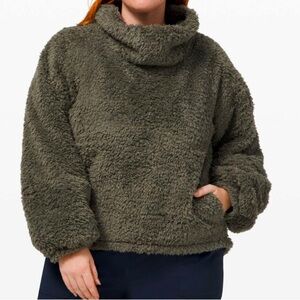 Lululemon Warm Restore Sherpa Pullover Sweater in Army Green